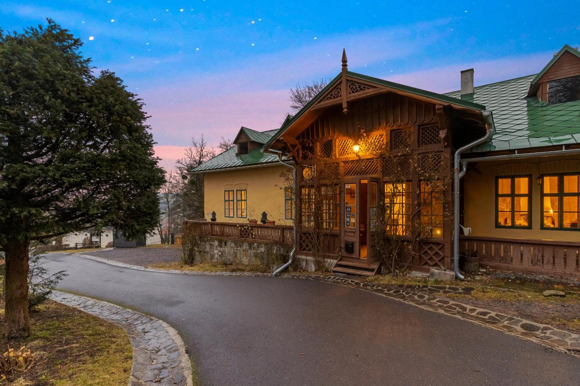 Sovi Dom- Historicke Apartmany Z 19 Storocia, 4Km Od Banskej Stiavnice Svätý Anton Esterno foto
