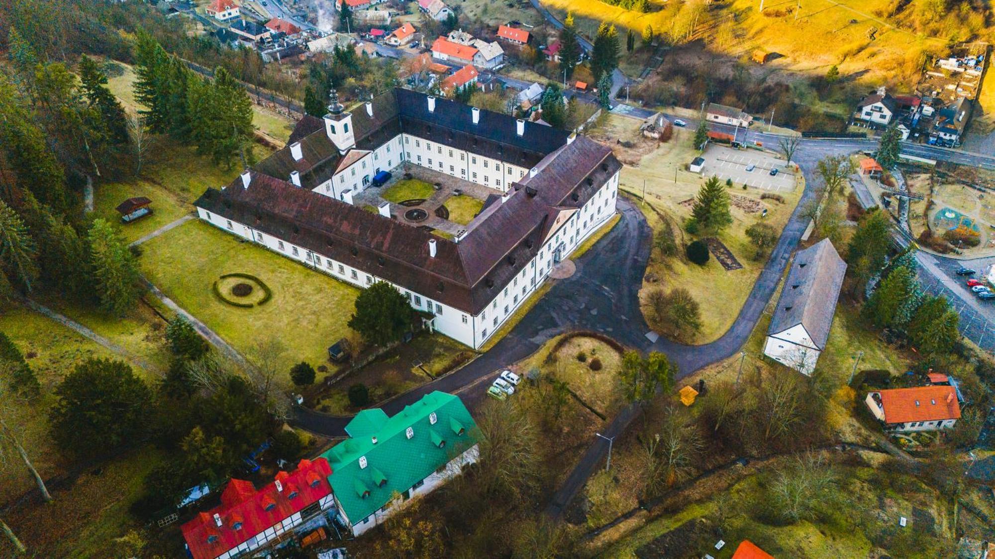 Sovi Dom- Historicke Apartmany Z 19 Storocia, 4Km Od Banskej Stiavnice Svätý Anton Esterno foto