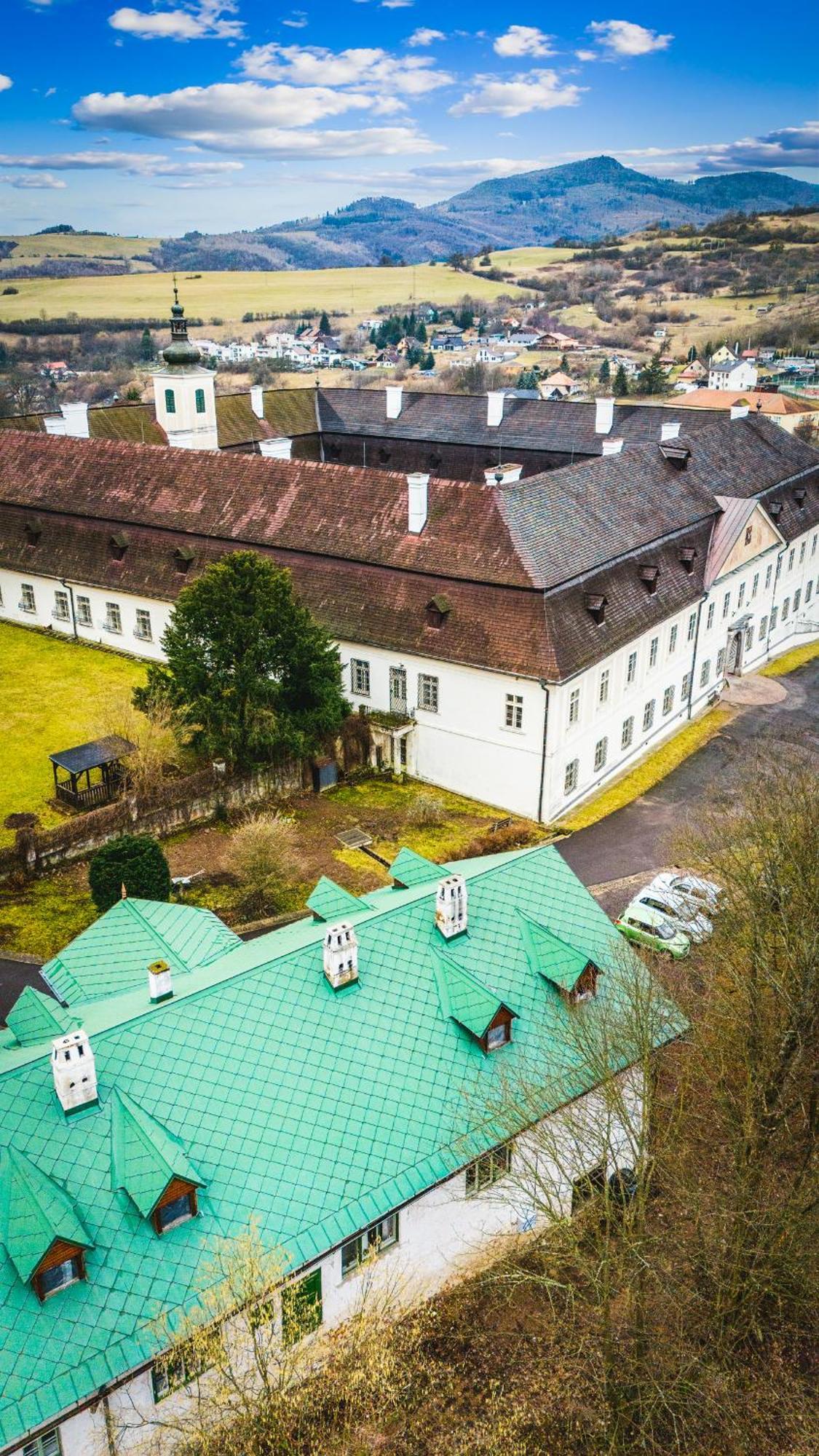 Sovi Dom- Historicke Apartmany Z 19 Storocia, 4Km Od Banskej Stiavnice Svätý Anton Esterno foto