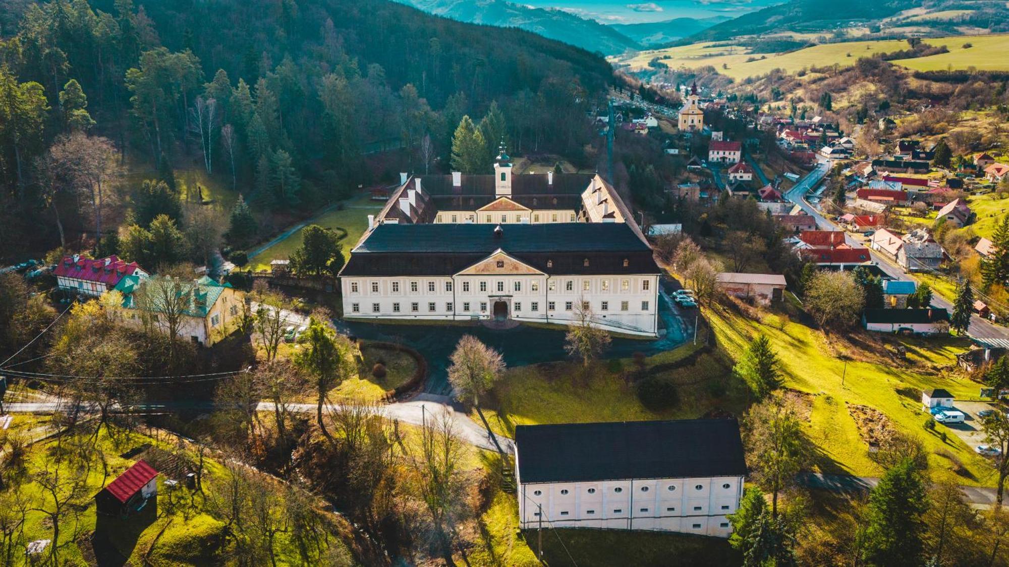 Sovi Dom- Historicke Apartmany Z 19 Storocia, 4Km Od Banskej Stiavnice Svätý Anton Esterno foto